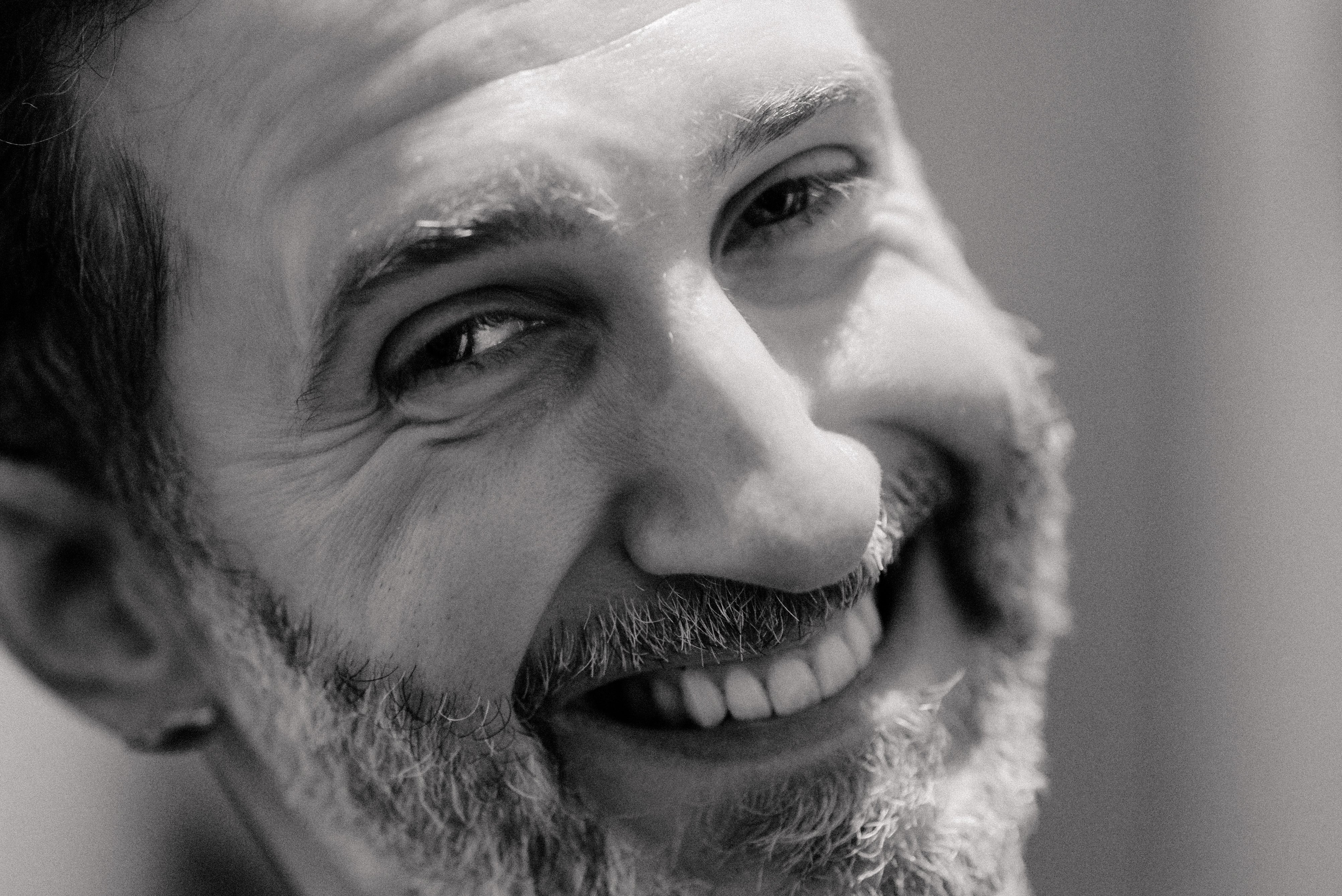 Kai Viehof Das Portraitfoto zeigt Kai Viehof, der in die Kamera lacht