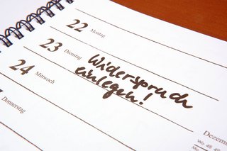 Ein Terminkalender, für einen Tag ist als Eintrag "Widerspruch einlegen!" handschriftlich vermerkt