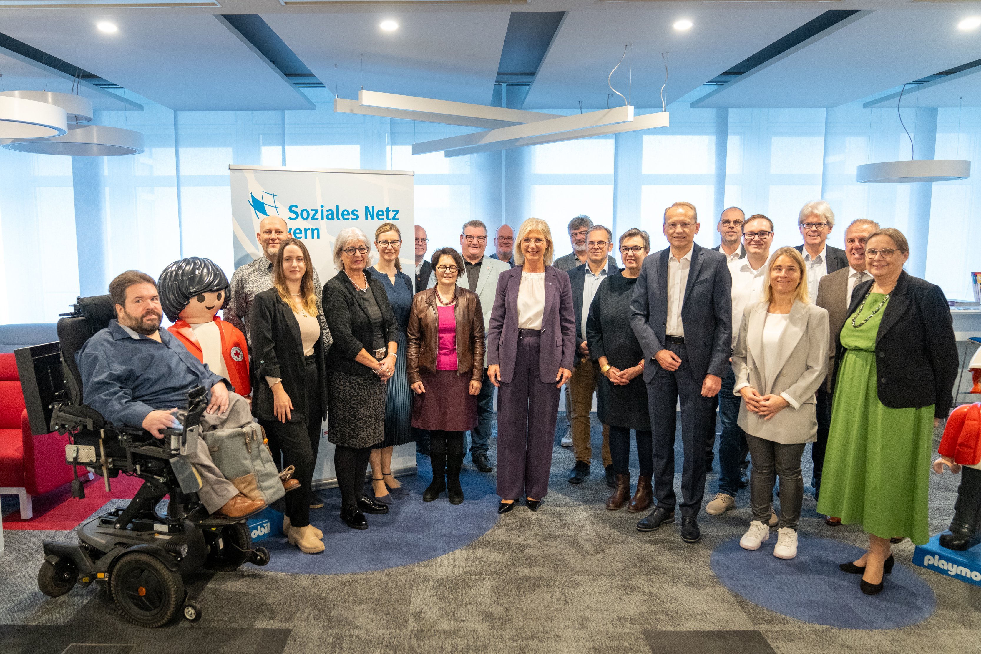 Gruppenfoto der Teilnehmenden des Sozialen Netz Bayern.