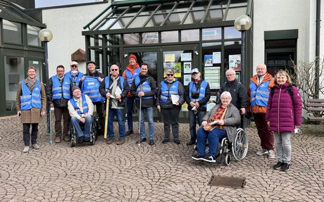 Gruppenfoto der VdK-Beraterinnen und -Berater für Barrierefreiheit. 