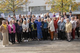 Auf dem Foto sieht man die Teilnehmerinnen der Landesfrauenkonferenz 2022.