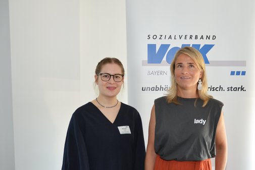 Referentin Lena Mahnke vom Gesundheitsreferat München (links) mit VdK-Landesvorsitzender Verena Bentele. 