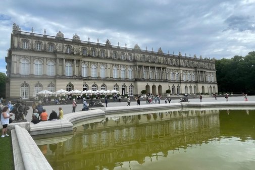 Das Schloss Herrenchiemsee von vorne.