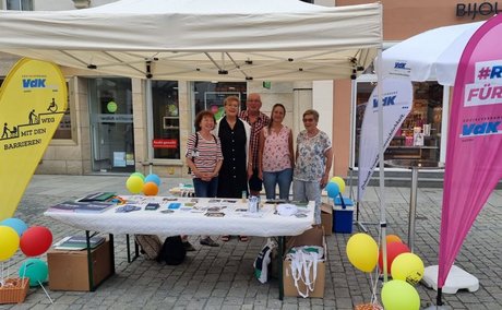 Infostand mit Mitarbeitern und Mitarbeiterinnen aus Forchheim