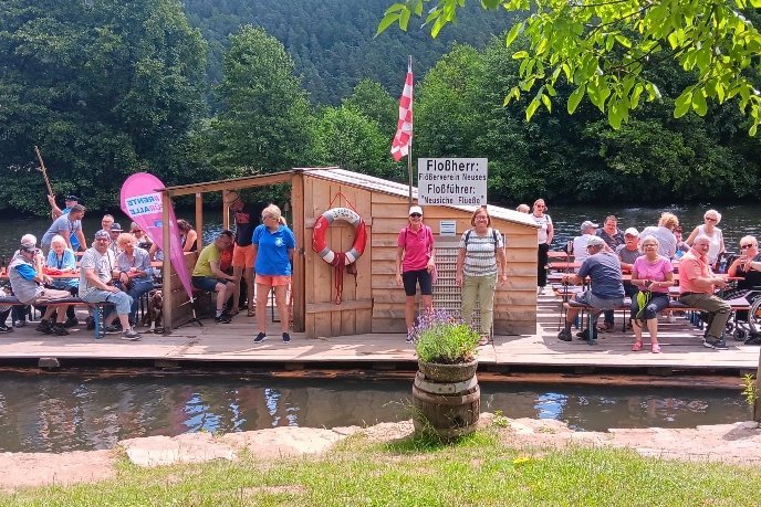 Im Rahmen des Aktionstags bot der Kreisverband Kronach zu einer Floßfahrt in Neuses an.