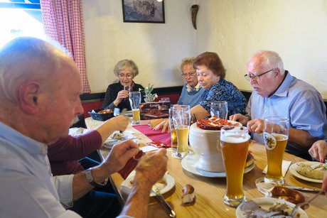 Weißwurstfrühstück Essen verbinden - Alte und neue Mitglieder sind gleich im Gespräch
