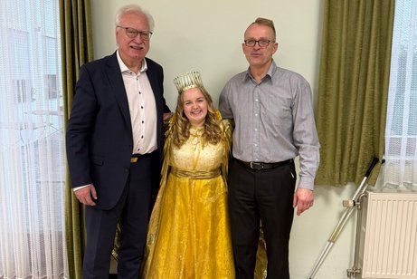 Vorstand Karl-Heinz Bauer, das Christkind, B&uuml;rgermeister von Vestenbergsgreuth