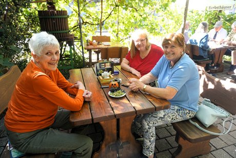 Teilnehmerinnen beim Mittagessen im Landgasthof Taubertal