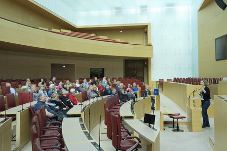 Ein Informationsgespr&auml;ch mit MdL Marina Jakob im Plenarsaal