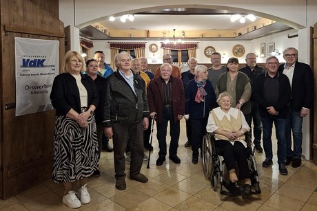 Foto zeigt die Mitglieder, die f&uuml;r langj&auml;hrige Treue zum VdK geehrt wurden. Mit auf dem Foto ist die Vorstandschaft und Kreisvorsitzender Achim Werner