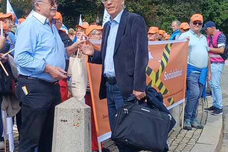 Hans Karl Sch&ouml;nner mit dem Landesgesch&auml;ftsf&uuml;hrer vom VdK Michael Pausder