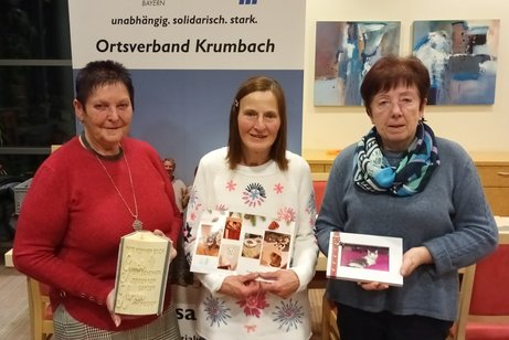 Heidi Heberle bedankte sich bei Frau Löffler-Simon und Frau Schantini Heidi Heberle bedankte sich bei Frau Löffler-Simon und Frau Schantini