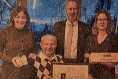 Anneliese Kraus, Helmut Plenk (2. v. r.), VdK-Kreisgeschäftsführer, sowie die VdK-Ortsvorsitzende Ingrid Weiß (ganz links) und Vorstandsmitglied Michaela Greindl (ganz rechts) gratulierten Anneliese Kraus, Helmut Plenk (2. v. r.), VdK-Kreisgeschäftsführer, sowie die VdK-Ortsvorsitzende Ingrid Weiß (ganz links) und Vorstandsmitglied Michaela Greindl (ganz rechts) gratulierten