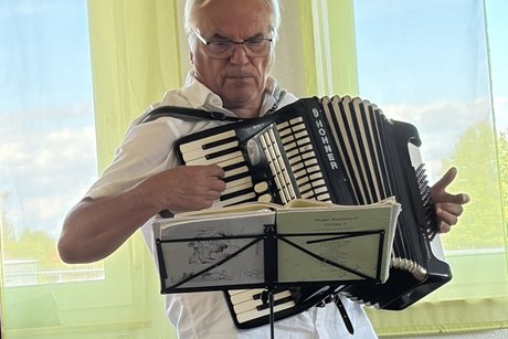 Zauberer Haber macht Musik