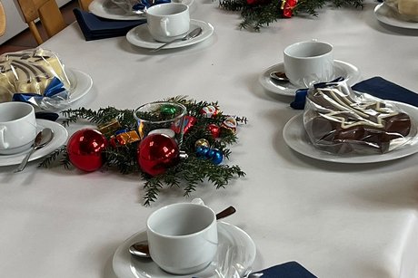 Festlich gedeckte Tische