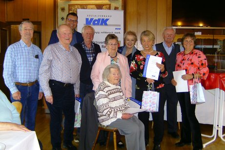 Bild mit den zu ehrenden Mitgliedern