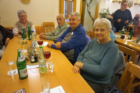 Teilnehmer*innen im Lokal in Ipsheim