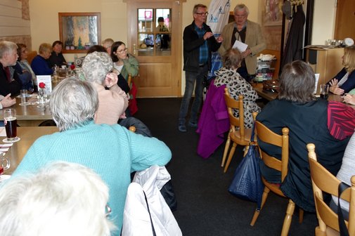 Wolfgang Mikolajetz und Rudolf Siegmund referieren &uuml;ber Pflegegrade und Stehen Rede und Antwort