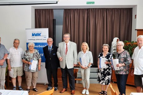 v.l. die Jubilare Helmut Ungeheuer, Barthel und Gisela Geilinger, stv. Kreisvorsitzender Helmut Brummer, Ov Vorsitzender Günter Hellwig, Ingrid Lorenz, Elisabeth Krammer, Marianne Schober, Bernd Tombers