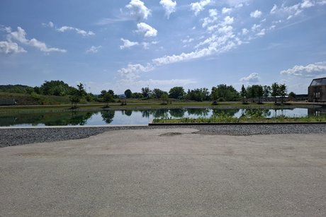 Aussengel&auml;nde mit neu angelegtem See