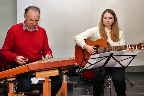 Familie Vordermeier begleitet die Feier musikalisch