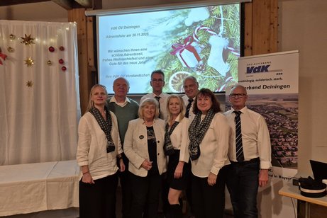 Foto vordere Reihe von links: Andrea Peppel Kassiererin, Irmtraud Schlatterer VdK Kreisverband, Martina Kopp Frauenbeauftragte, Manuela Martin Protokollführerin. Foto hintere Reihe von links: Karlheinz Stippler, Andreas Husel Vorsitzender, Dieter Jackwerth Beisitzer, Sepp Neubauer Beisitzer.