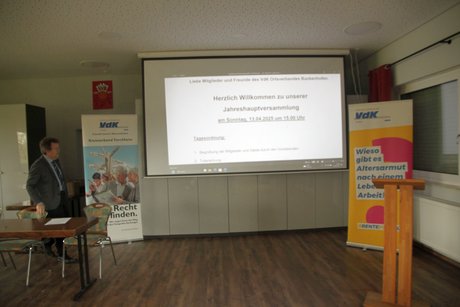 Begrüßung mit Aufsteller im Saal