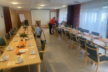 Der geschmückte Vortragssaal