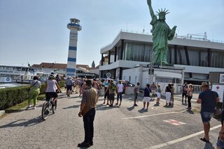 Wir machen eine Bootsfahrt