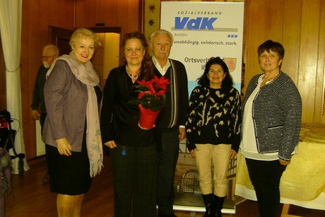 von links: Kreisvorsitzende Petra Guttenberger, Kreisgesch&auml;ftsf&uuml;hrerin Anja Goldmann, Ortsvorsitzender Walter Hartmann, OV-Kassiererin Julia H&auml;u&szlig;ler, Seniorenrefernetin Gisela Sommerschuh
