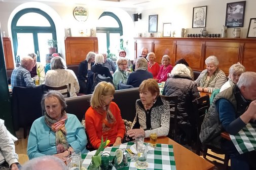 Gastst&auml;tte "H&uuml;nn&acute;s" am Rathausplatz