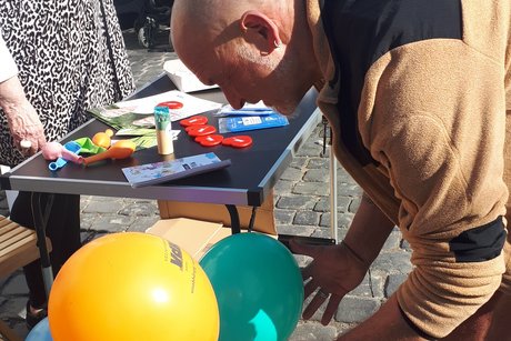 Bunte Ballons lockten die Kinder an Infostand des VdK beim Frühlingsfest