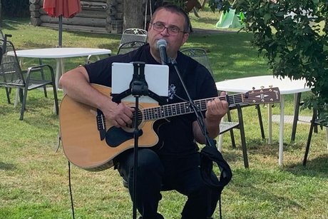 Achim Zepter spielt beim Bremsernachmittag des VdK Kitzingen