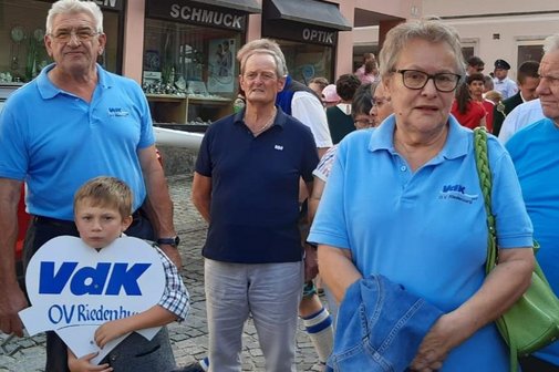 Mitglieder des Vereins mit Taferlbuam