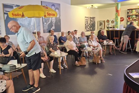 Begr&uuml;&szlig;ung im 50er Jahresmuseum