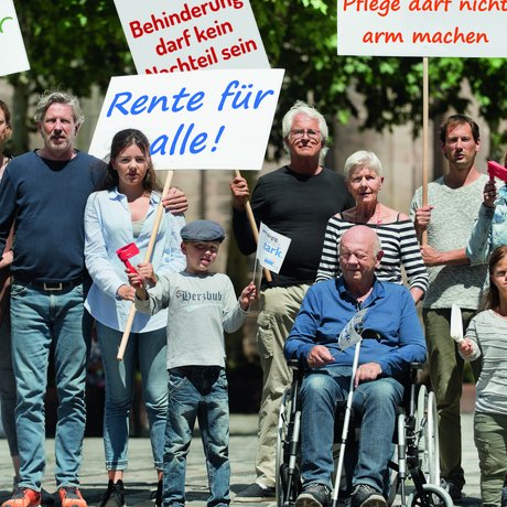 Demo Pflege-Rente-Behinderung