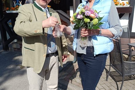 Übergabe an die neue Vorstandsvorsitzende Übergabe an die neue Vorstandsvorsitzende