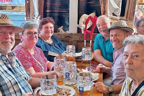 Bei Bier und Hendl wurde sich erholt