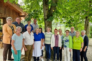 Wir laden Sie herzlich zu unserem Gartenfest im Schützenhaus am 16.06.2024 ab 11:30 Uhr ein. Bitte anmelden bei: Anneliese Zachskorn (Ortsvorsitzende) Tel.: 08727/9675216