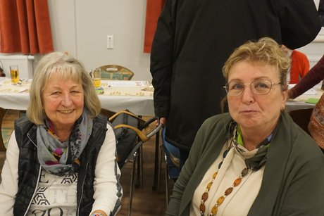 Teilnehmer*innen bei der Adventsfeier