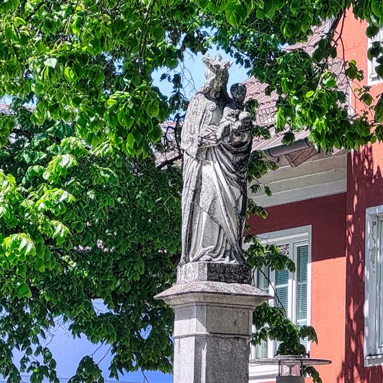 Mariens&auml;ule auf dem Marktplatz in Hartkirchen