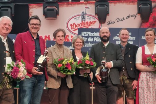 Gruppenbild mit den Teilnehmern der Podiumsdiskussion. v.l.n.r.: Franz Heuberger, Dr. Martin Brunnhuber, Annemarie Funke, Yvonne Knobloch, Matthias Bonigut, Bernhard Oberauer, Evi Dettl