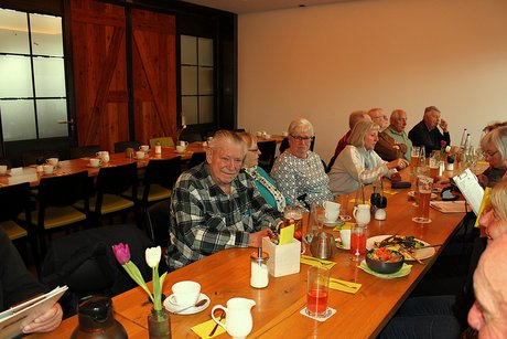 Teilnehmer bei Kaffeetreffen