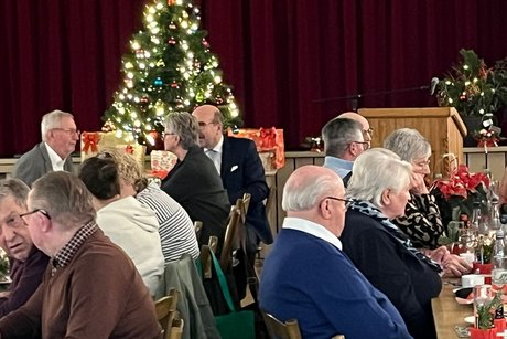 Es gab wieder viel zu reden und zu lachen .