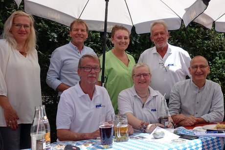 hinten vl. Fini Dannenberg (VdK), Stefan Weinfurtner (Vorstand Heimwerk), Ani Galli (Pflegedienstleitung), J&uuml;rgen Zabelt VdK, vorne vl. Wolfgang Mikolajetz (Vorstand VdK), Ani Pitsch (Frauenbeauftragte VdK), Hubert Forster (Gesch&auml;ftsf&uuml;hrer ASW)
