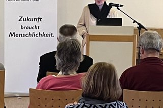 Unsere Kreisvorsitzende Petra Guttenberger MdL begrüßt alle Anwesenden recht herzlich