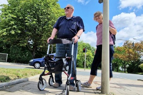 Ein Problem nicht nur für Menschen mit Handicap Mitglieder des VdK Hof-Neuhof beim Praxistest