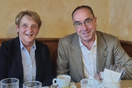 "Die Zwei"-Gru&szlig;worte-Sprechenden - v.l. Erika Stefanutti von der Kreisvorstandschaft und Karl Schulz f&uuml;r die Stadt Traunstein