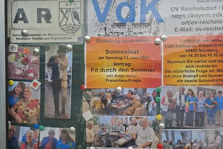 Schaukasten mit Einladung f&uuml;r Juni und Bilder Monatstreffen Mai