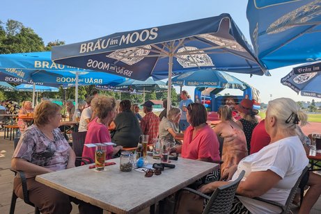 G&auml;ste beim Grillfest 2026